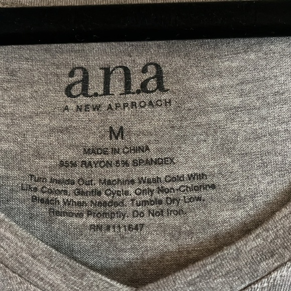 Super soft weekend, T-shirt with V-neck and cap sleeves - Picture 4 of 4